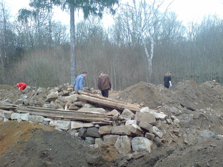 a jako jeden muž se vrhli do práce